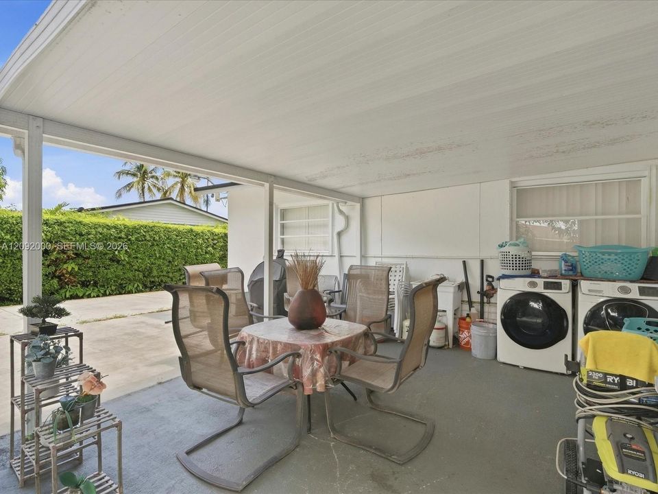 For Sale: $655,000 (3 beds, 1 baths, 1918 Square Feet)