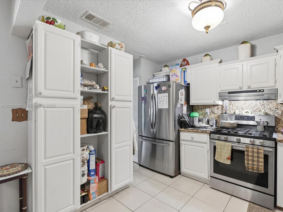 For Sale: $655,000 (3 beds, 1 baths, 1918 Square Feet)