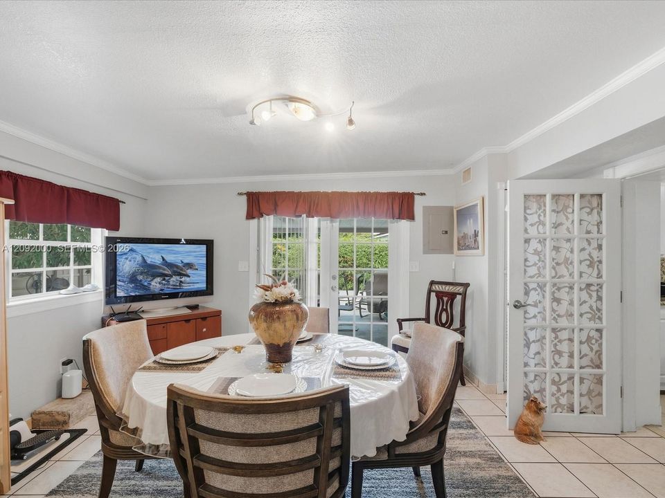 For Sale: $655,000 (3 beds, 1 baths, 1918 Square Feet)