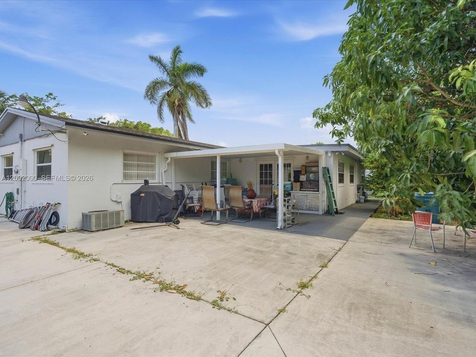 For Sale: $655,000 (3 beds, 1 baths, 1918 Square Feet)