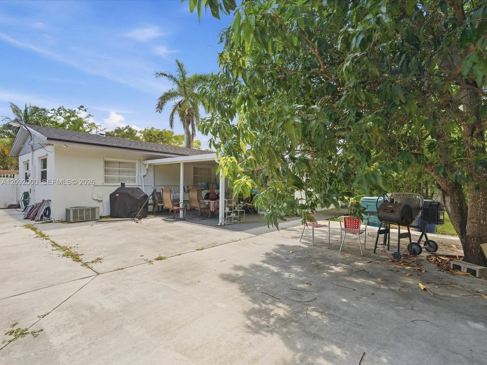 For Sale: $655,000 (3 beds, 1 baths, 1918 Square Feet)