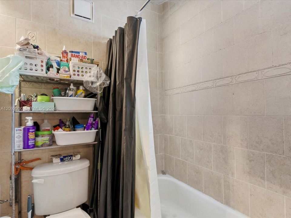 For Sale: $655,000 (3 beds, 1 baths, 1918 Square Feet)