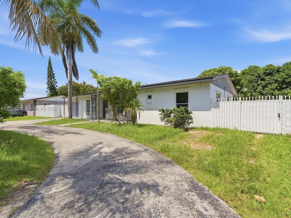 For Sale: $655,000 (3 beds, 1 baths, 1918 Square Feet)