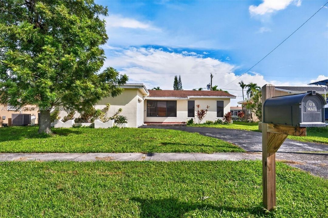 For Sale: $590,000 (3 beds, 2 baths, 1437 Square Feet)