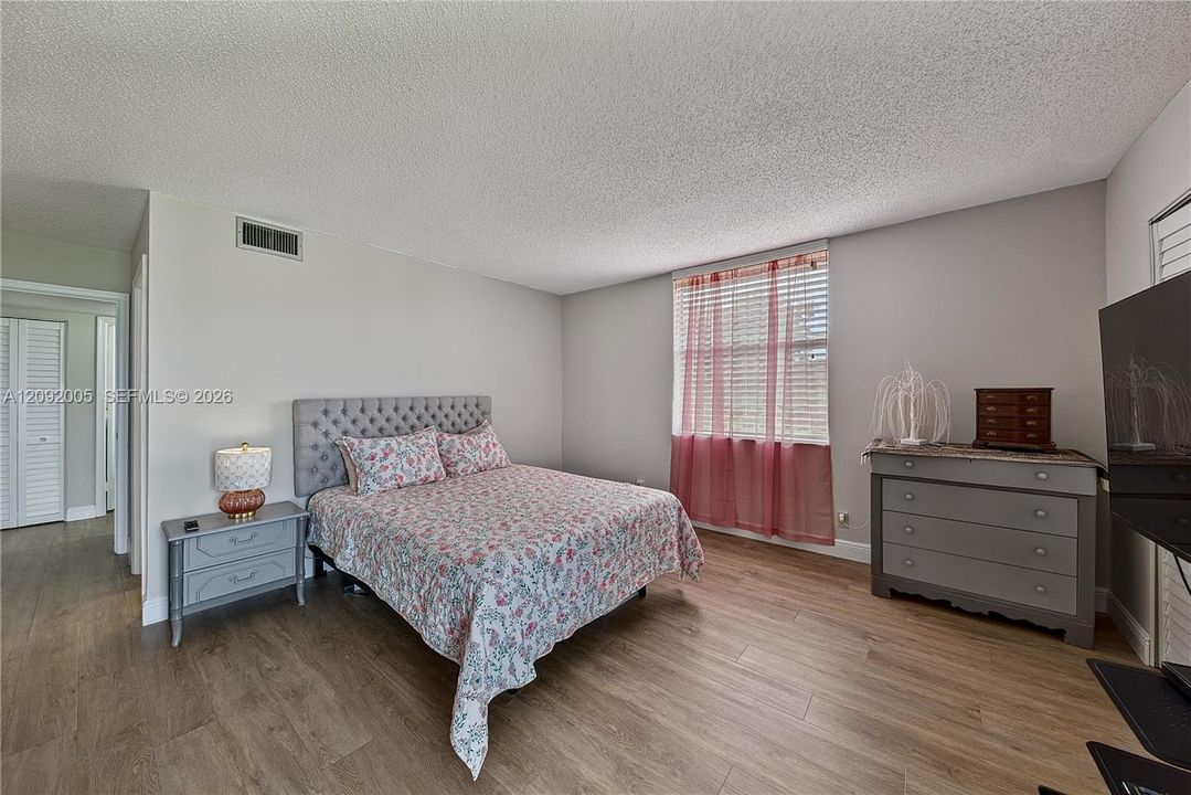 For Sale: $149,000 (2 beds, 2 baths, 1110 Square Feet)