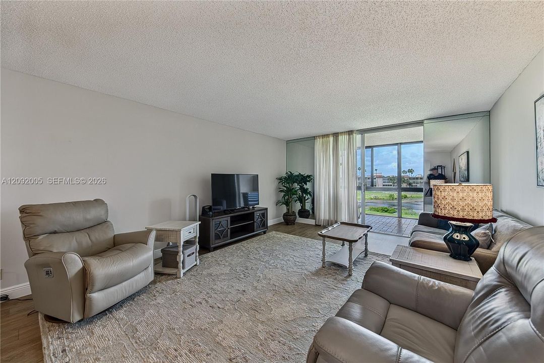 For Sale: $149,000 (2 beds, 2 baths, 1110 Square Feet)