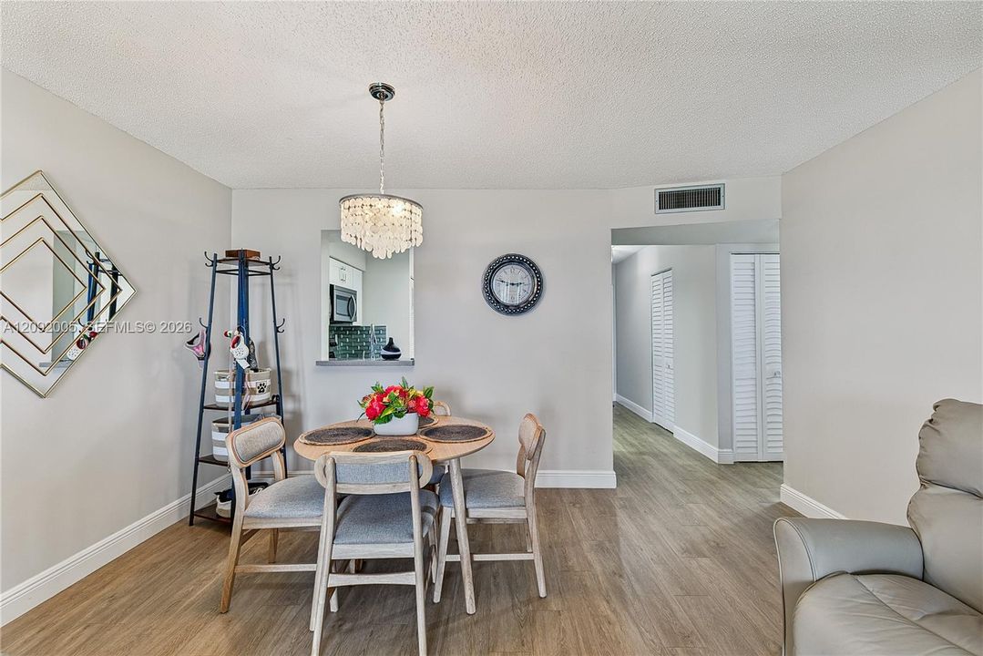 For Sale: $149,000 (2 beds, 2 baths, 1110 Square Feet)