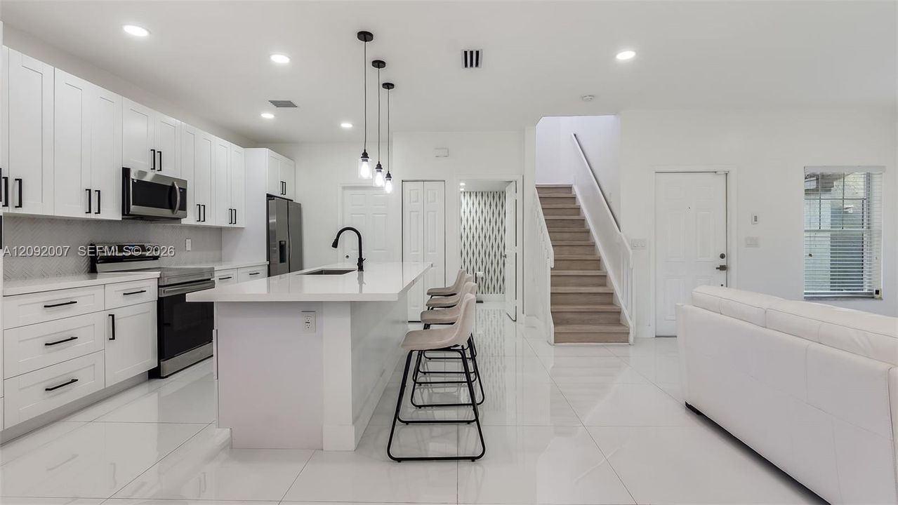 En Renta: $4,450 (3 camas, 2 baños, 1847 Pies cuadrados)
