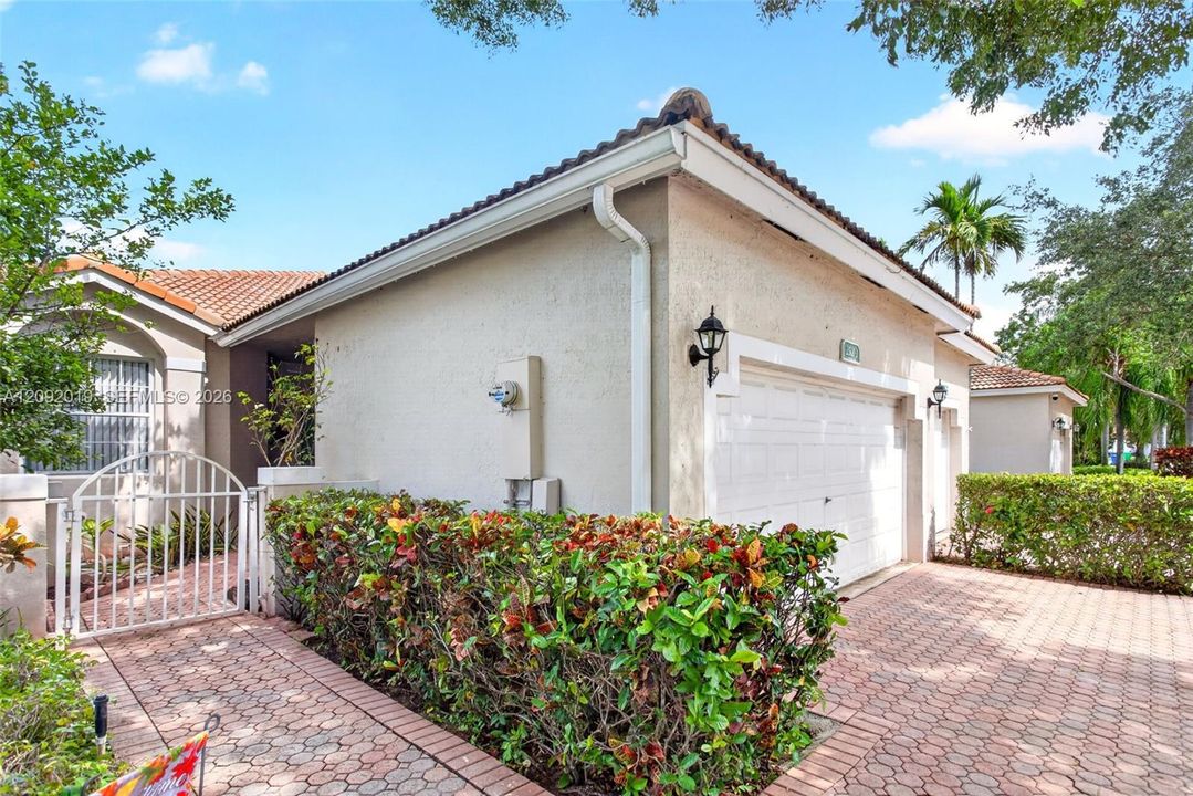 For Sale: $464,900 (3 beds, 2 baths, 1434 Square Feet)