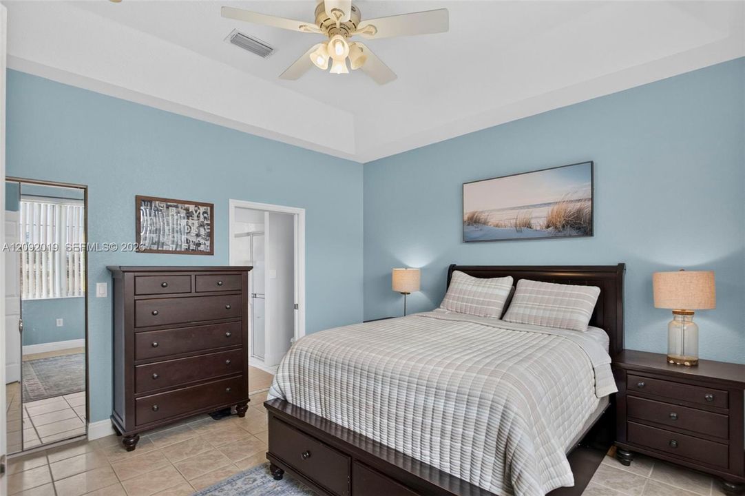 For Sale: $464,900 (3 beds, 2 baths, 1434 Square Feet)
