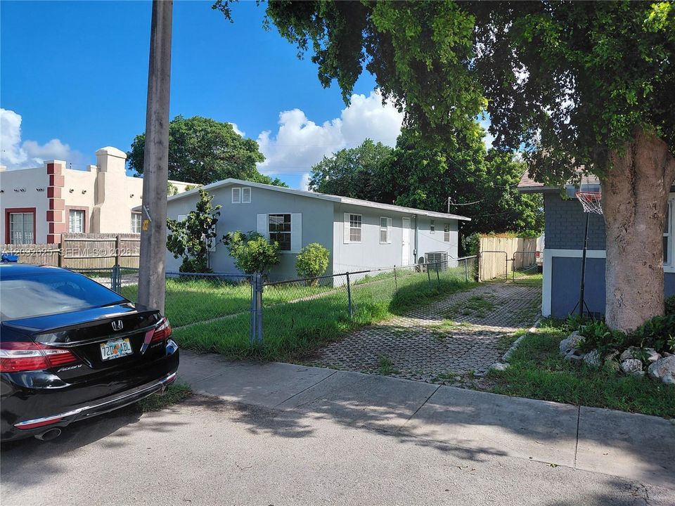 For Rent: $2,500 (3 beds, 2 baths, 1175 Square Feet)
