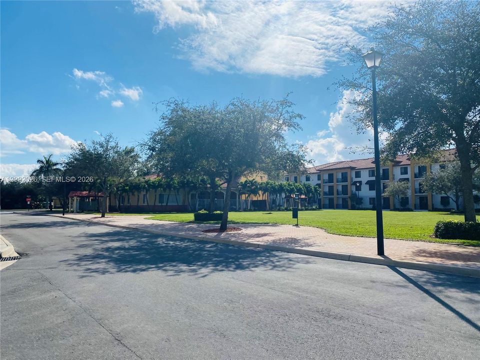 For Rent: $3,090 (3 beds, 2 baths, 1560 Square Feet)