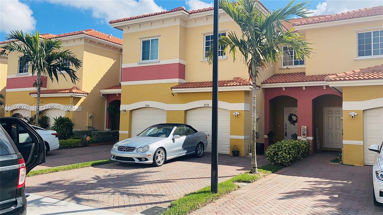 For Rent: $3,090 (3 beds, 2 baths, 1560 Square Feet)