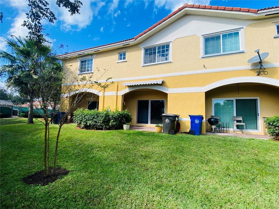 For Rent: $3,090 (3 beds, 2 baths, 1560 Square Feet)