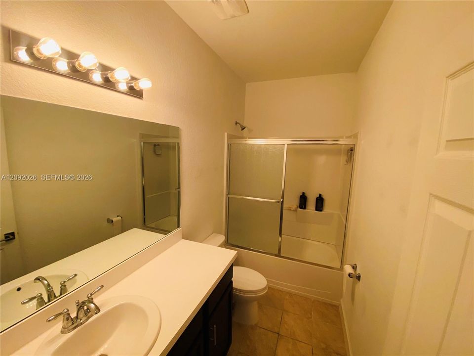 For Rent: $3,090 (3 beds, 2 baths, 1560 Square Feet)