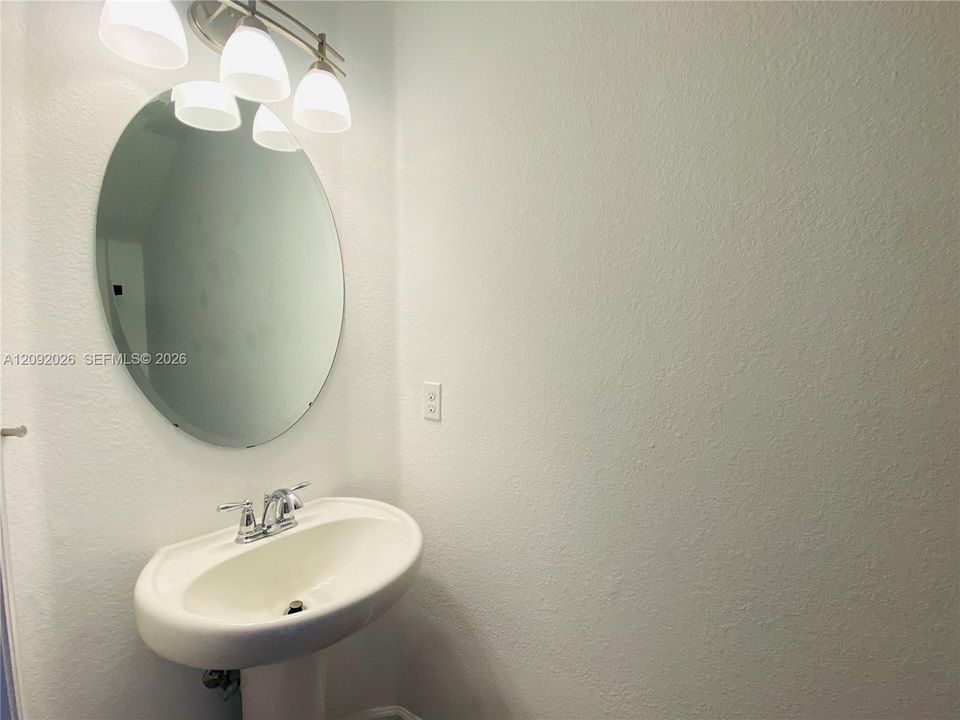 For Rent: $3,090 (3 beds, 2 baths, 1560 Square Feet)