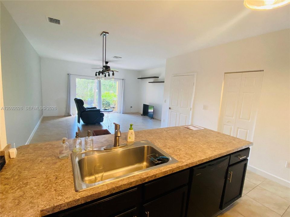 For Rent: $3,090 (3 beds, 2 baths, 1560 Square Feet)