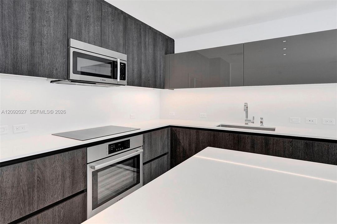На продажу: $999,000 (2 спален, 2 ванн, 1370 Квадратных фут)