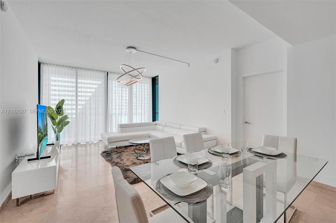 На продажу: $999,000 (2 спален, 2 ванн, 1370 Квадратных фут)