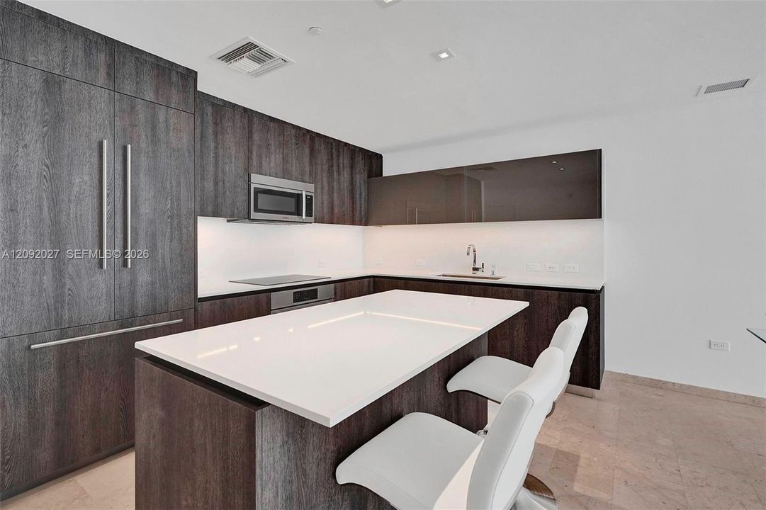 На продажу: $999,000 (2 спален, 2 ванн, 1370 Квадратных фут)