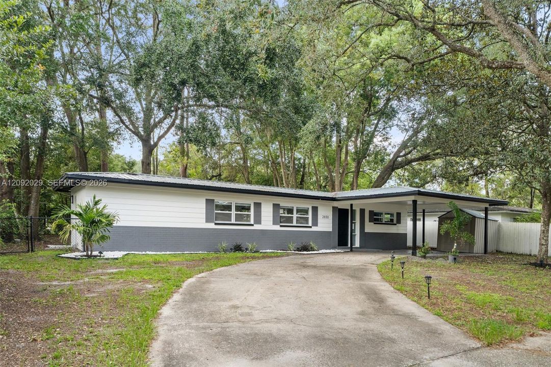 For Sale: $225,000 (2 beds, 1 baths, 904 Square Feet)