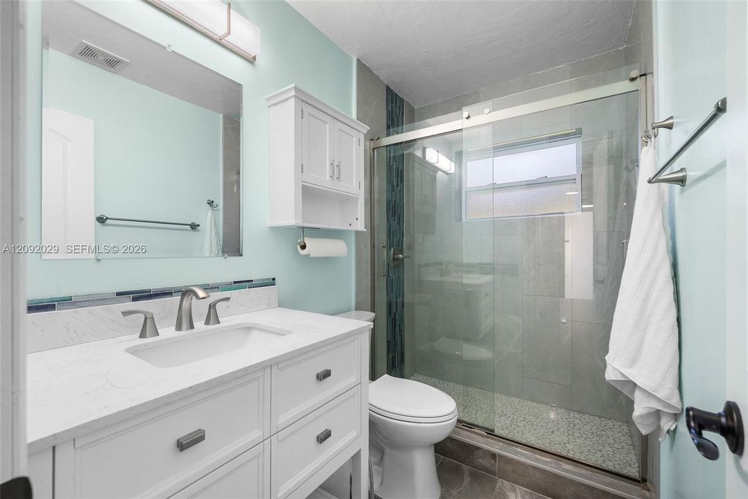 For Sale: $225,000 (2 beds, 1 baths, 904 Square Feet)