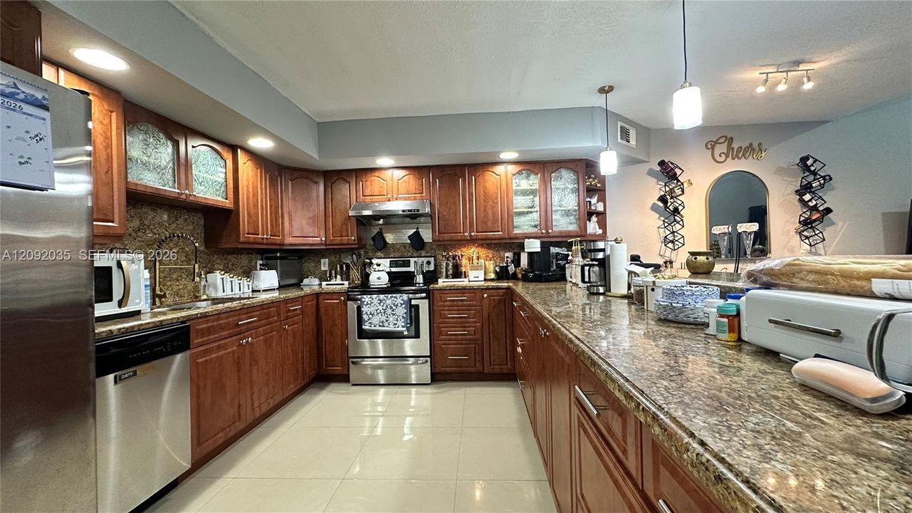 For Sale: $444,900 (3 beds, 3 baths, 1868 Square Feet)