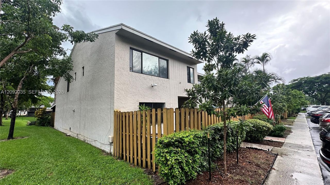 For Sale: $444,900 (3 beds, 3 baths, 1868 Square Feet)
