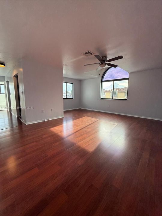 En Renta: $4,600 (4 camas, 2 baños, 2286 Pies cuadrados)