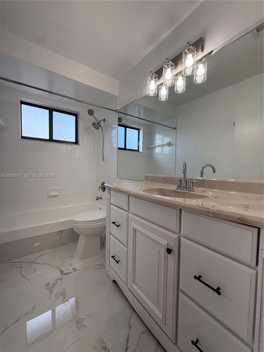 En Renta: $4,600 (4 camas, 2 baños, 2286 Pies cuadrados)