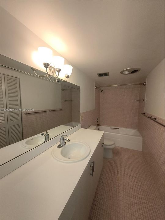 待售: $299,000 (2 贝兹, 2 浴室, 1380 平方英尺)