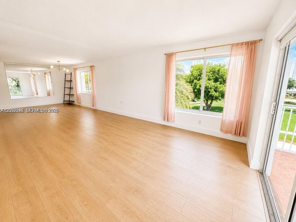 На продажу: $245,000 (1 спален, 1 ванн, 880 Квадратных фут)