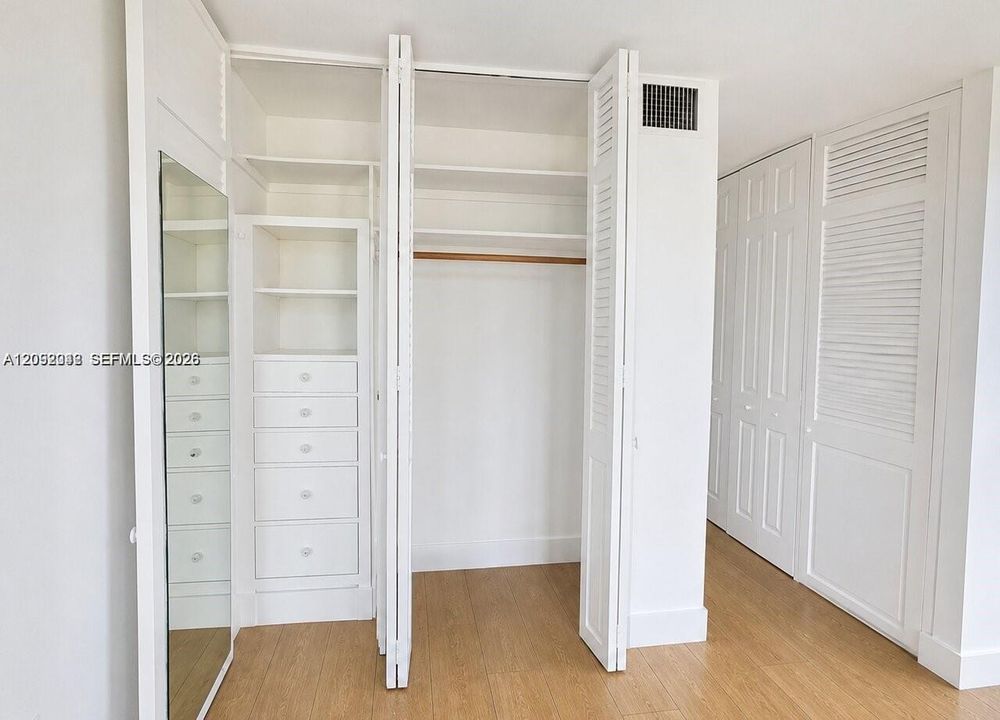 На продажу: $245,000 (1 спален, 1 ванн, 880 Квадратных фут)