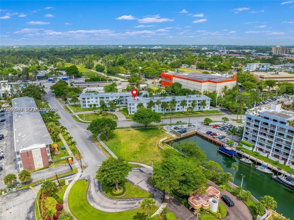 На продажу: $245,000 (1 спален, 1 ванн, 880 Квадратных фут)