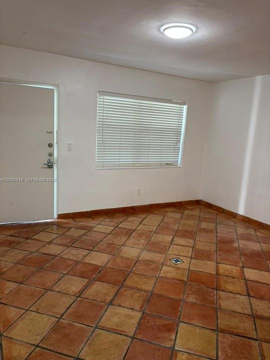 В аренду: $1,600 (0 спален, 1 ванн, 360 Квадратных фут)