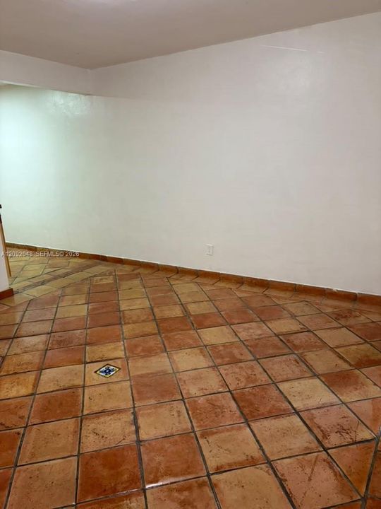 В аренду: $1,600 (0 спален, 1 ванн, 360 Квадратных фут)