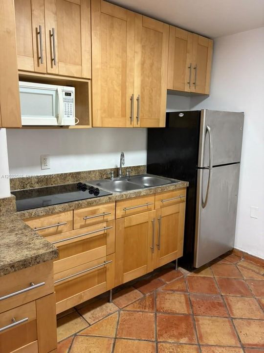 В аренду: $1,600 (0 спален, 1 ванн, 360 Квадратных фут)