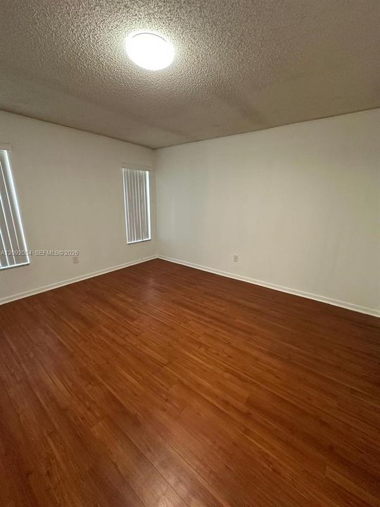На продажу: $125,000 (2 спален, 1 ванн, 878 Квадратных фут)