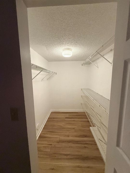 Walking Closet