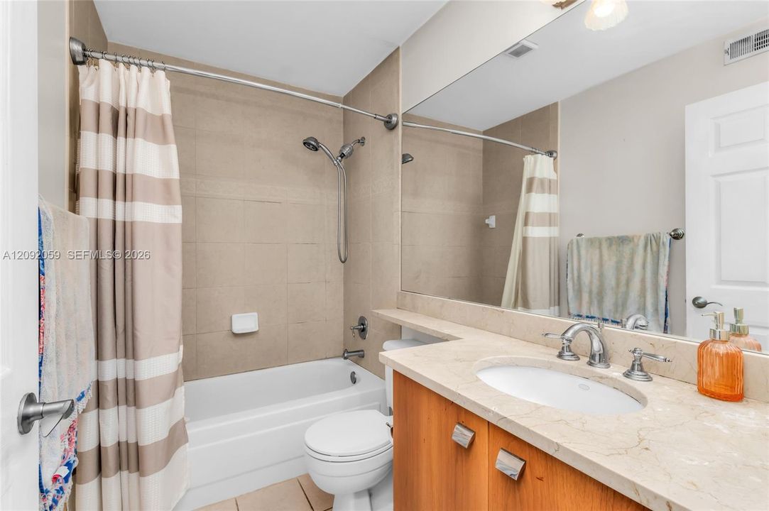 Ensuite Bathroom to Master