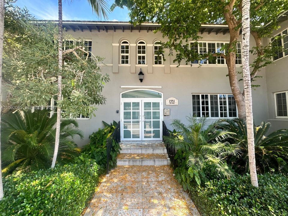 For Rent: $3,600 (2 beds, 2 baths, 1080 Square Feet)