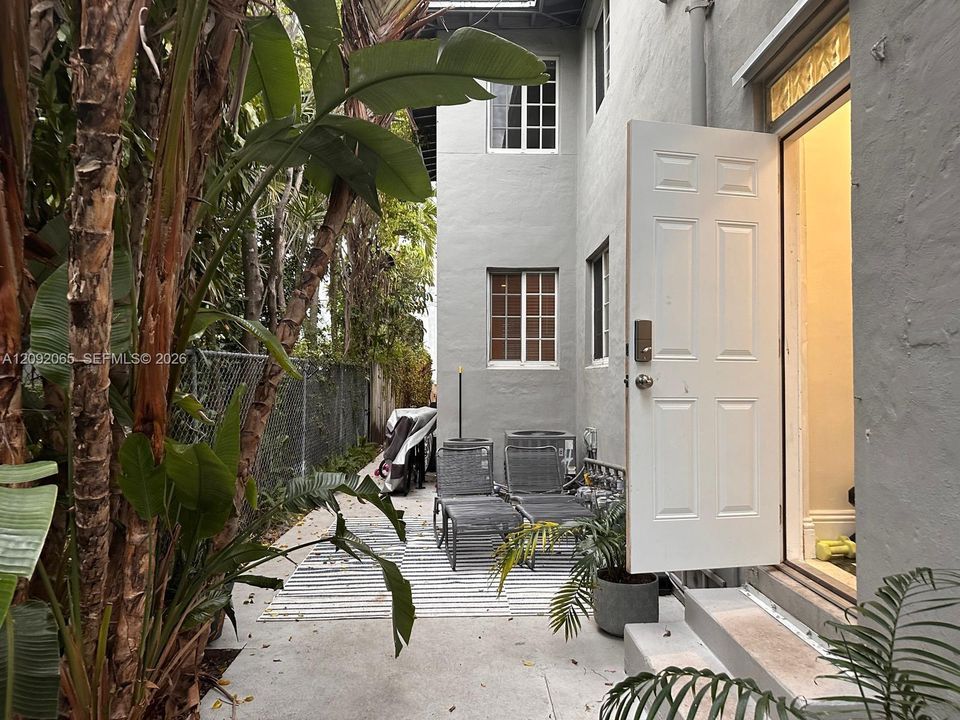 For Rent: $3,600 (2 beds, 2 baths, 1080 Square Feet)