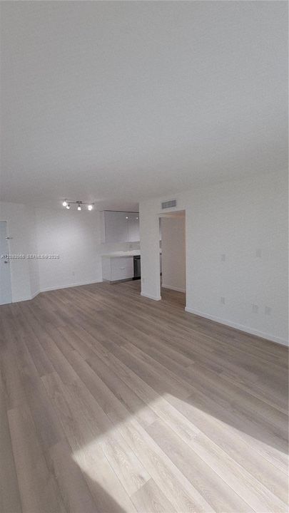 For Rent: $2,200 (1 beds, 1 baths, 720 Square Feet)