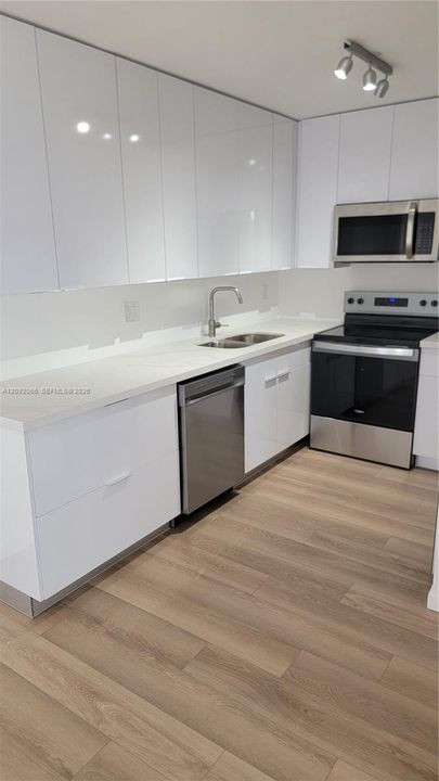 For Rent: $2,200 (1 beds, 1 baths, 720 Square Feet)