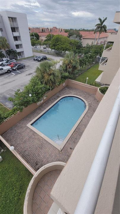 For Rent: $2,200 (1 beds, 1 baths, 720 Square Feet)