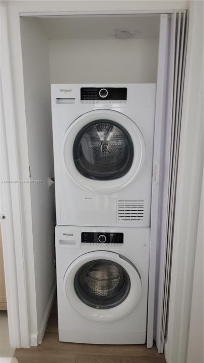 For Rent: $2,200 (1 beds, 1 baths, 720 Square Feet)