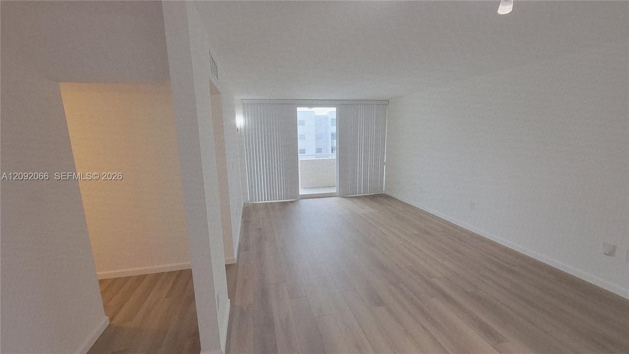 For Rent: $2,200 (1 beds, 1 baths, 720 Square Feet)