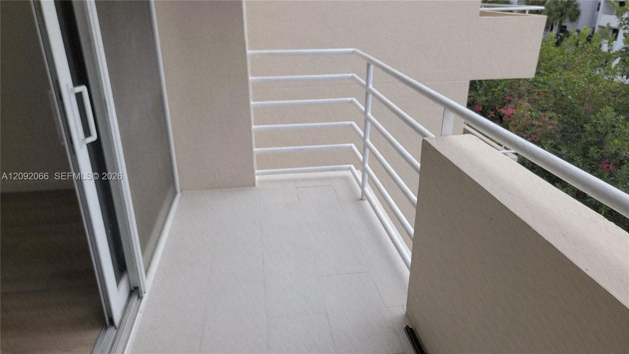 For Rent: $2,200 (1 beds, 1 baths, 720 Square Feet)