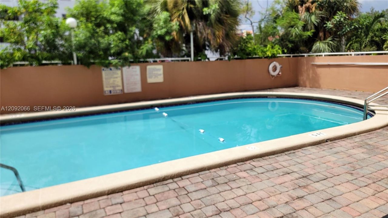 For Rent: $2,200 (1 beds, 1 baths, 720 Square Feet)