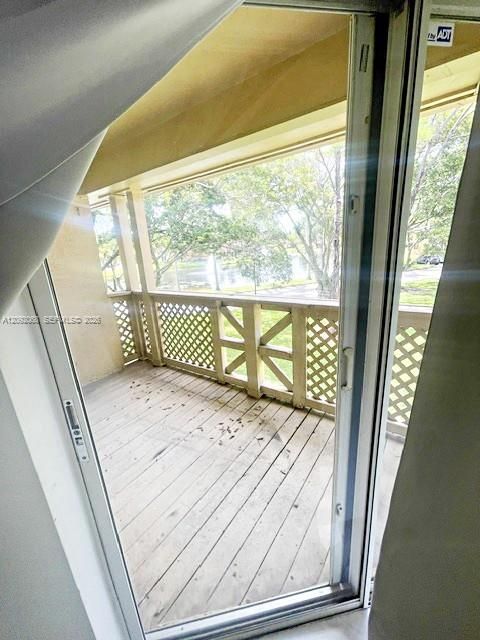 Active With Contract: $2,225 (2 beds, 2 baths, 888 Square Feet)